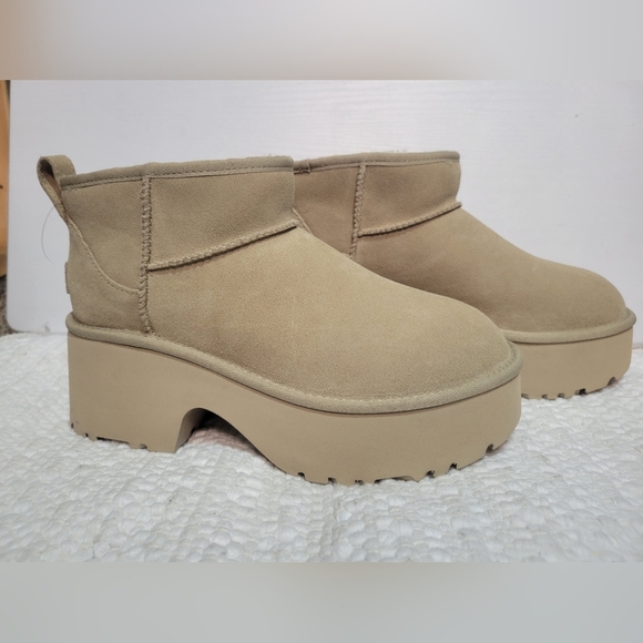 Nwob  UGG CLASSIC ULTRA MINI NEW HEIGHTS 3" PLATFORM BOOTS - Picture 1 of 8